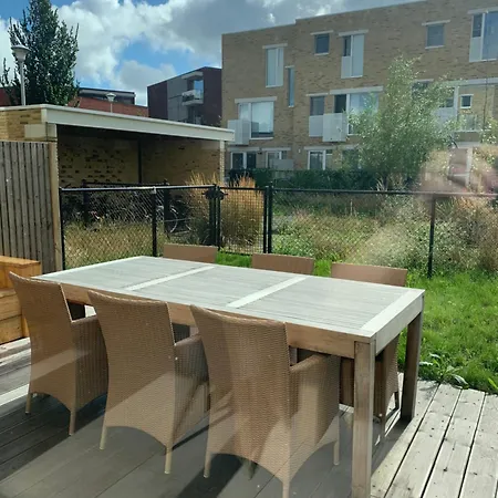 בית אירוח Private In Shared House